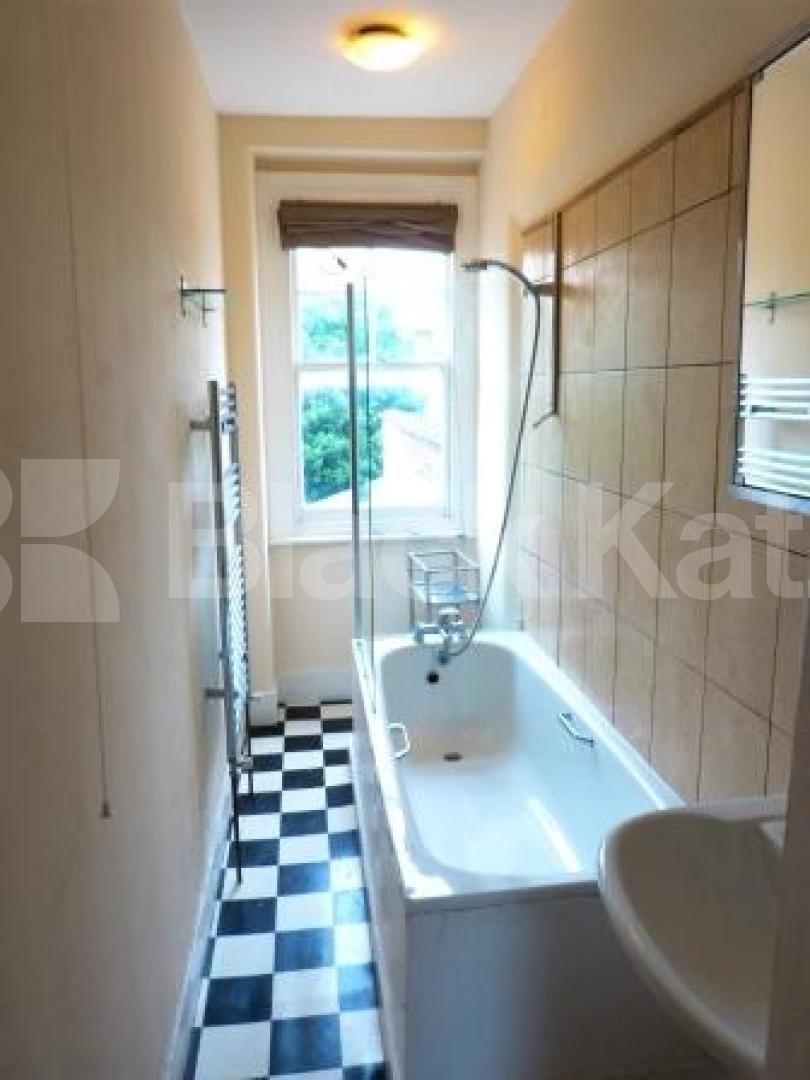 			3 Bedroom, 1 bath, 1 reception Flat			 Leaside Avenue, Fortis Green/Muswell Hill