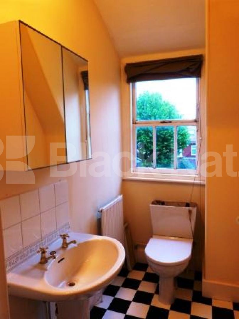 			3 Bedroom, 1 bath, 1 reception Flat			 Leaside Avenue, Fortis Green/Muswell Hill