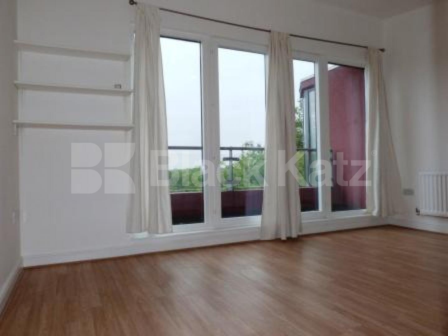 			2 Bedroom, 1 bath, 1 reception Penthouse			 Winkfield Road, Wood Green