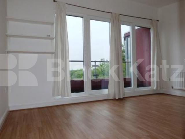 			2 Bedroom, 1 bath, 1 reception Penthouse			 Winkfield Road, Wood Green