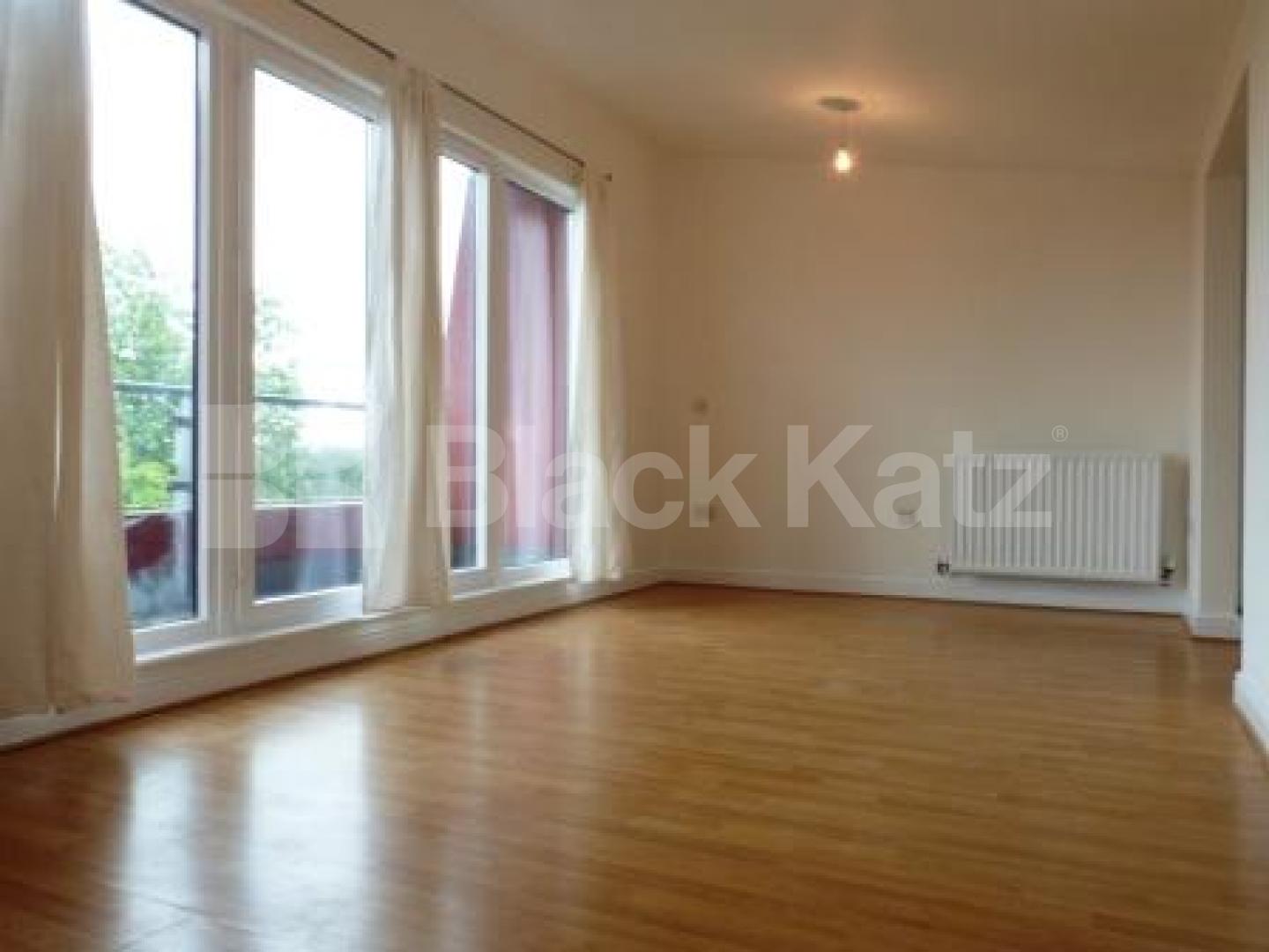 			2 Bedroom, 1 bath, 1 reception Penthouse			 Winkfield Road, Wood Green