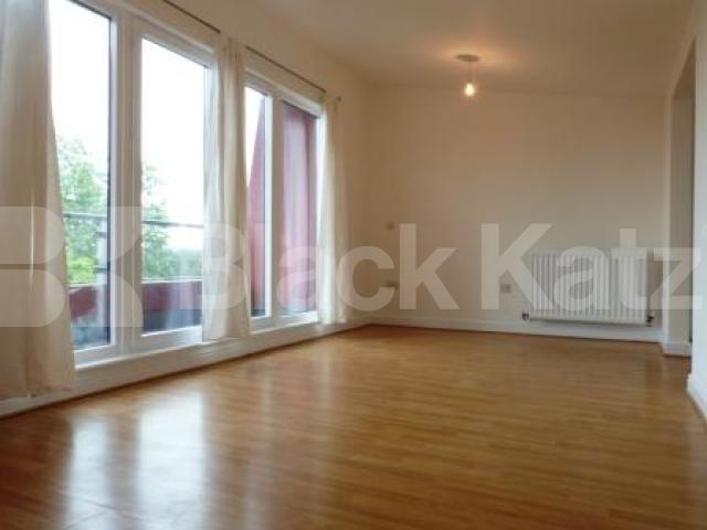 			2 Bedroom, 1 bath, 1 reception Penthouse			 Winkfield Road, Wood Green