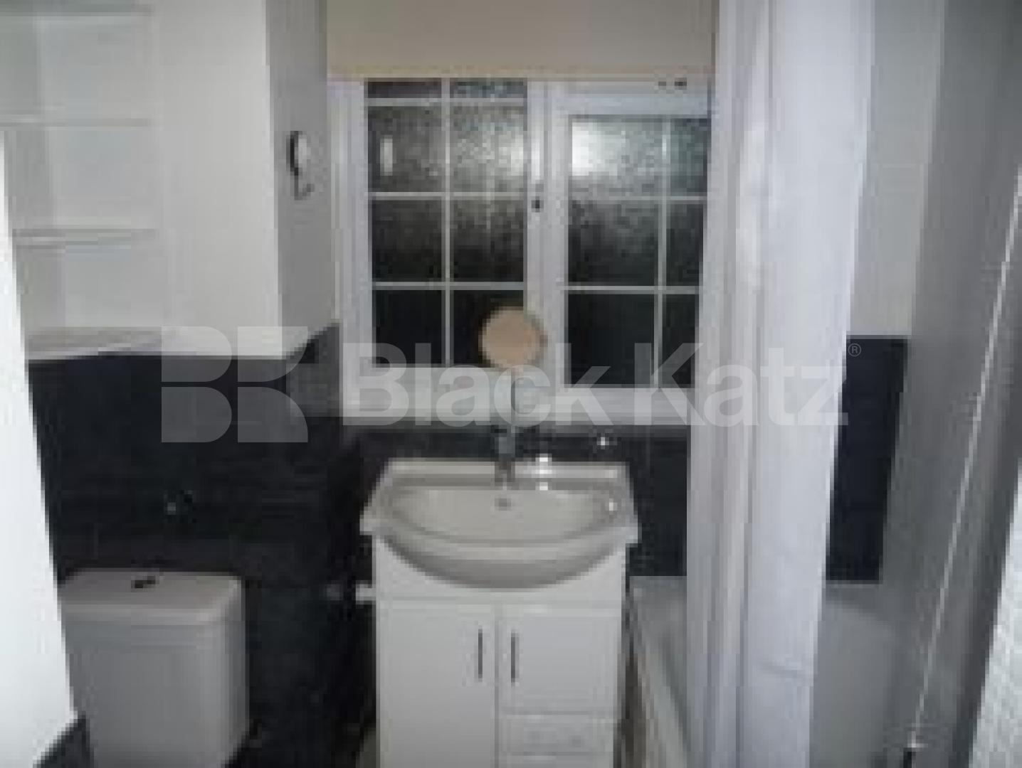 			AMAZING LOCATION!!!, 2 Bedroom, 1 bath, 1 reception Flat			 Stanhope Road, HIGHGATE