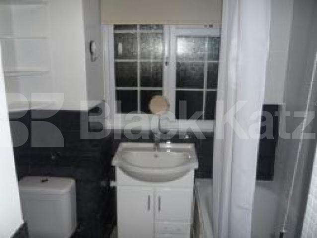 			AMAZING LOCATION!!!, 2 Bedroom, 1 bath, 1 reception Flat			 Stanhope Road, HIGHGATE