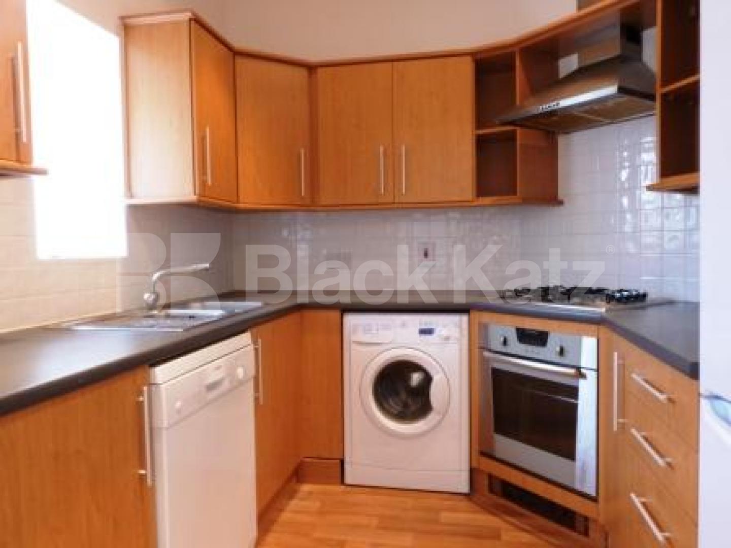 			2 Bedroom, 1 bath, 1 reception Penthouse			 Winkfield Road, Wood Green