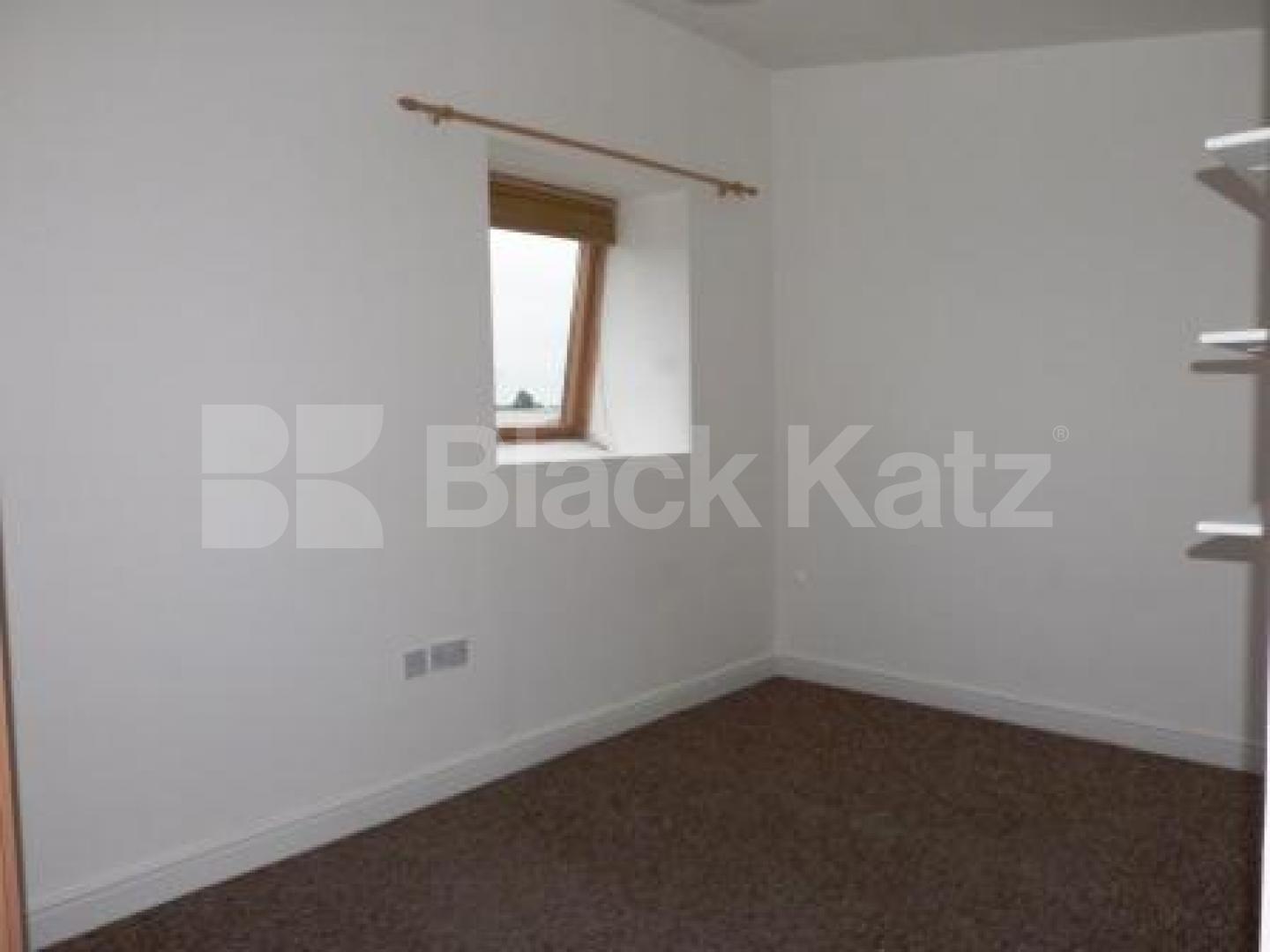 			2 Bedroom, 1 bath, 1 reception Penthouse			 Winkfield Road, Wood Green