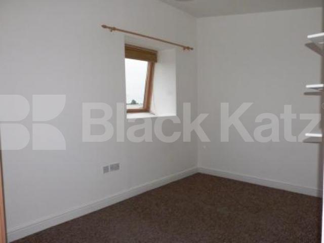 			2 Bedroom, 1 bath, 1 reception Penthouse			 Winkfield Road, Wood Green