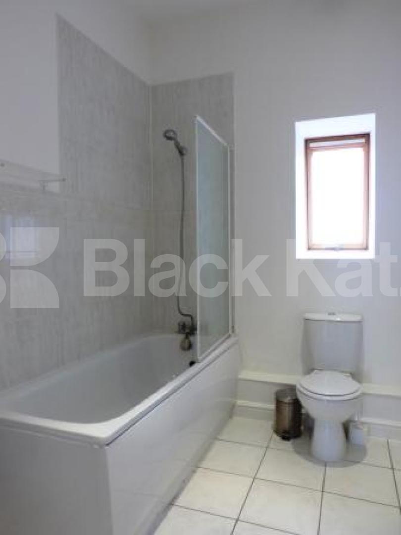 			2 Bedroom, 1 bath, 1 reception Penthouse			 Winkfield Road, Wood Green