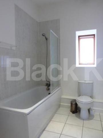 			2 Bedroom, 1 bath, 1 reception Penthouse			 Winkfield Road, Wood Green