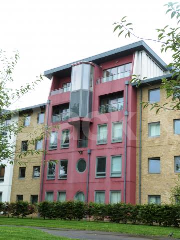 			2 Bedroom, 1 bath, 1 reception Penthouse			 Winkfield Road, Wood Green