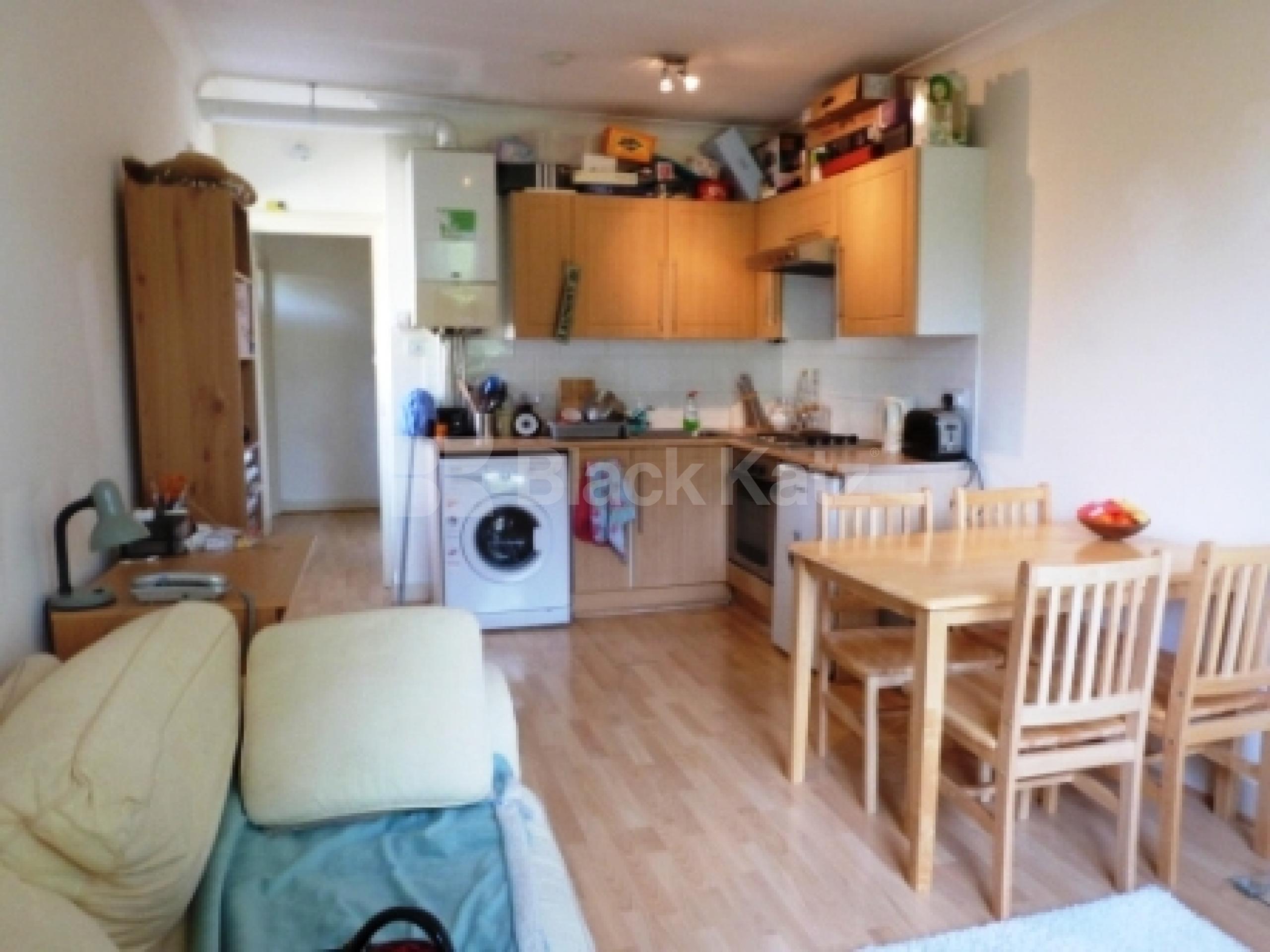 			1 Bedroom, 1 bath, 1 reception Flat			 Ferme Park Road, Crouch End N8