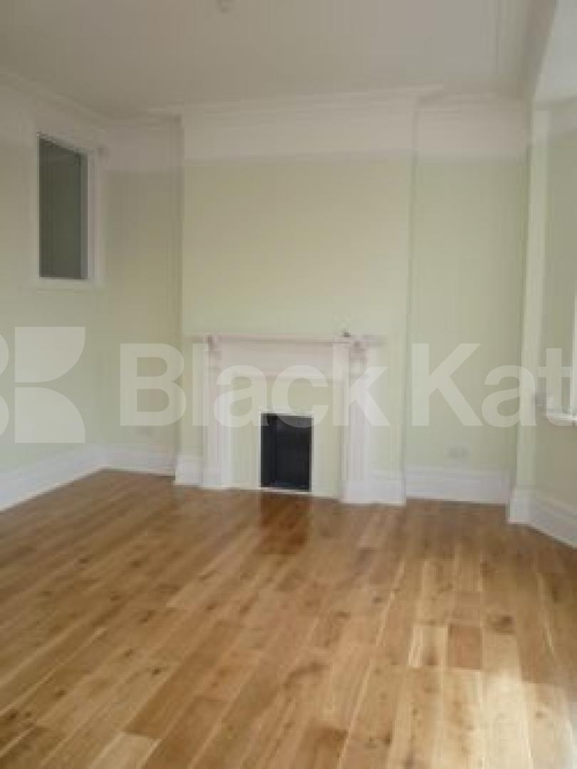 			AMAZING NEW FLAT!, 3 Bedroom, 1 bath, 1 reception Flat			 Fortis Green Road, MUSWELL HILL