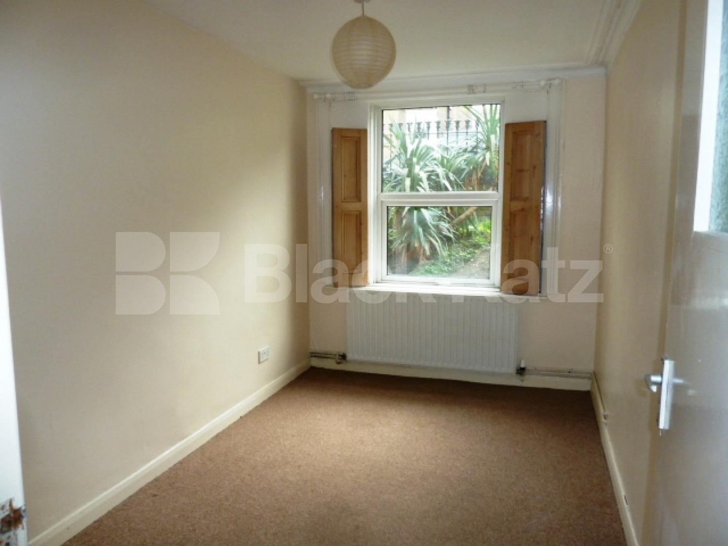 			BEAUTIFUL TWO BEDROOM GARDEN FLAT!, 2 Bedroom, 1 bath, 1 reception Flat			 ENGLEFIELD ROAD, DE BEAUVOIR/ISLINGTON