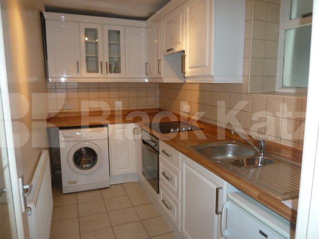 			BEAUTIFUL TWO BEDROOM GARDEN FLAT!, 2 Bedroom, 1 bath, 1 reception Flat			 ENGLEFIELD ROAD, DE BEAUVOIR/ISLINGTON