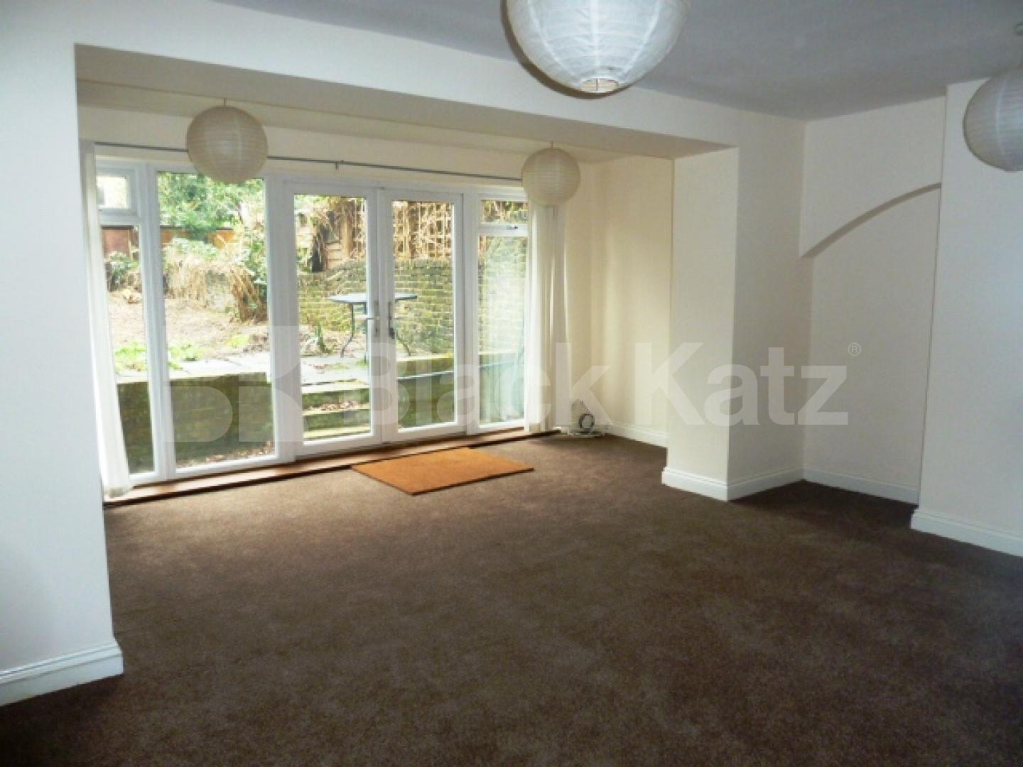 			BEAUTIFUL TWO BEDROOM GARDEN FLAT!, 2 Bedroom, 1 bath, 1 reception Flat			 ENGLEFIELD ROAD, DE BEAUVOIR/ISLINGTON