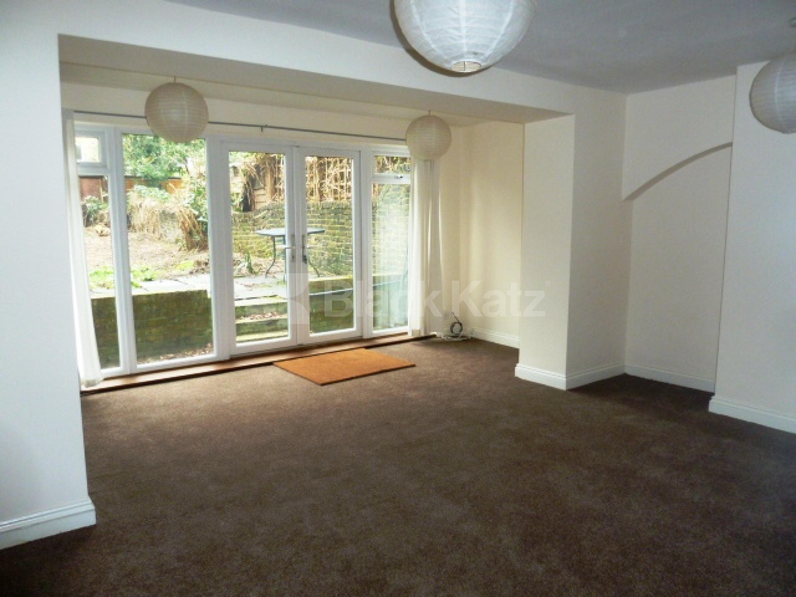 			BEAUTIFUL TWO BEDROOM GARDEN FLAT!, 2 Bedroom, 1 bath, 1 reception Flat			 ENGLEFIELD ROAD, DE BEAUVOIR/ISLINGTON N1