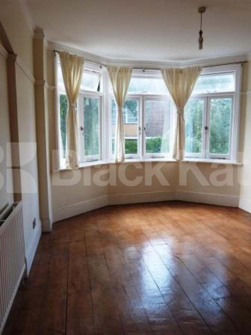 			NEW INSTRUCTION!, 2 Bedroom, 1 bath, 1 reception Flat			 Elder Avenue, Crouch End