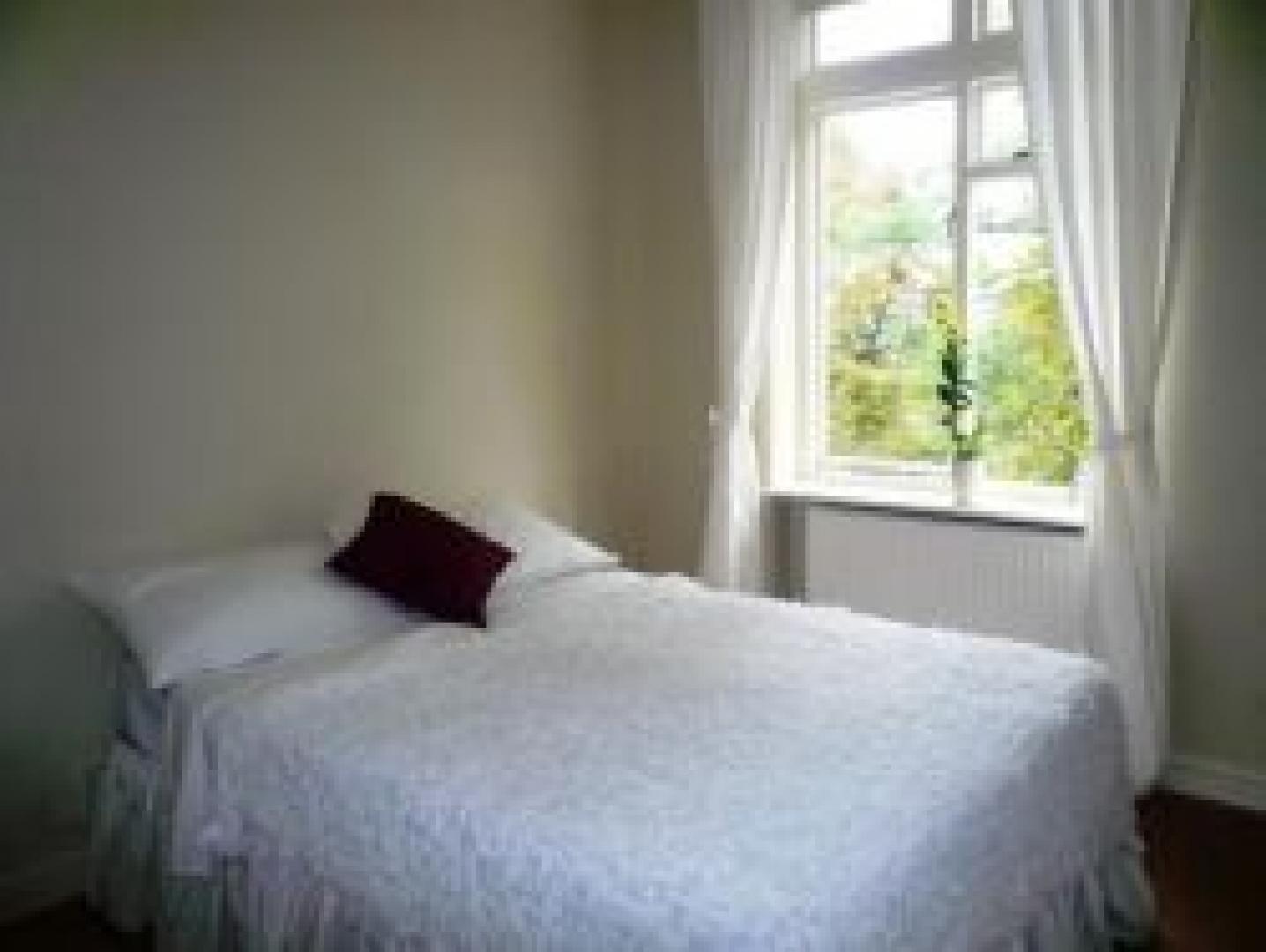 			2 Bedroom, 1 bath, 1 reception Flat			 Greencroft Gardens, WEST HAMPSTEAD