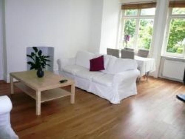 			2 Bedroom, 1 bath, 1 reception Flat			 Greencroft Gardens, WEST HAMPSTEAD
