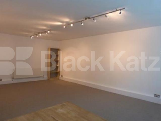 			NEW INSTRUCTION, Studio Apartment, 1 bath, 1 reception Flat			 Shepherds Hill, HIGHGATE N6