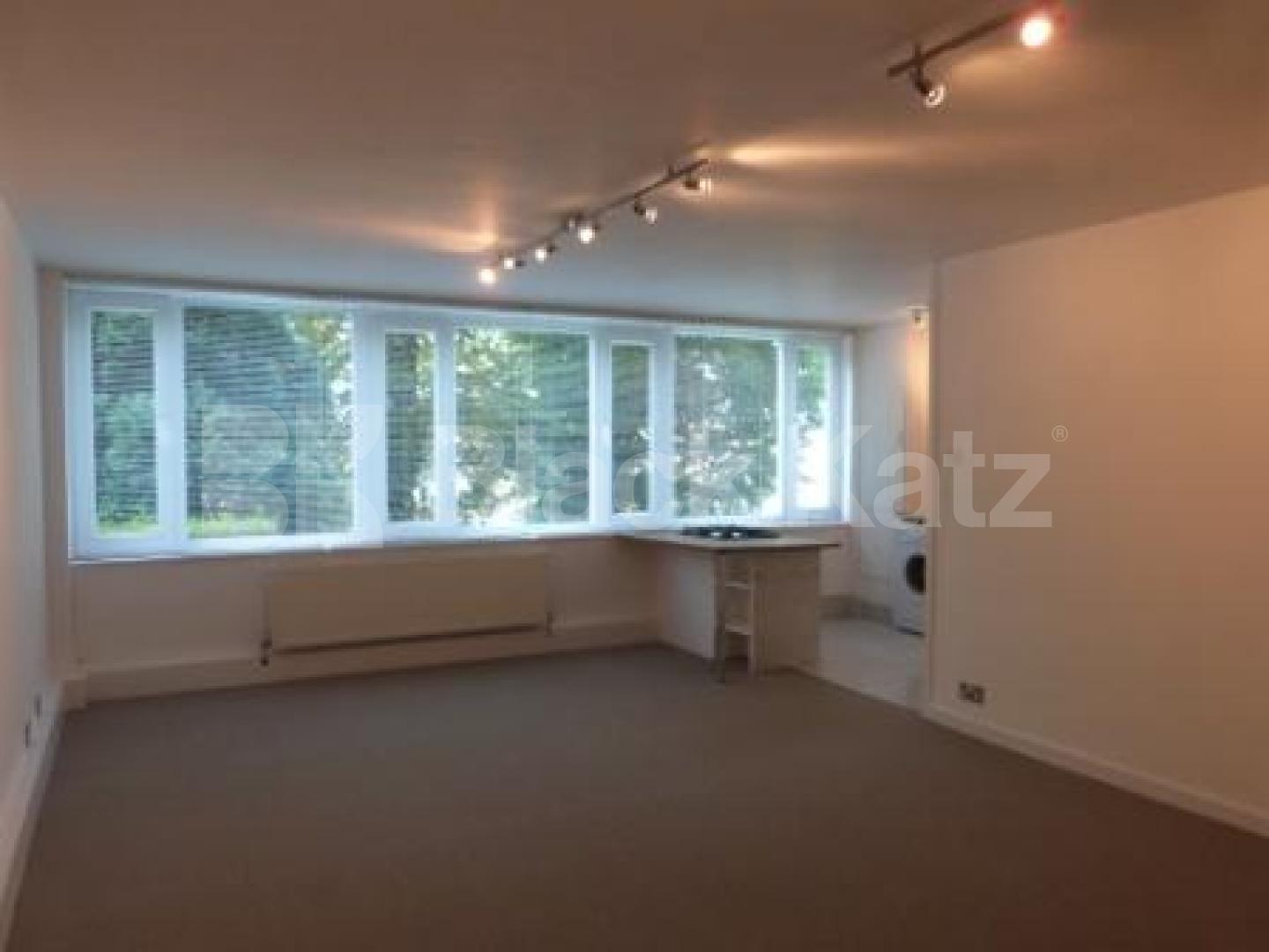 			NEW INSTRUCTION, Studio Apartment, 1 bath, 1 reception Flat			 Shepherds Hill, HIGHGATE N6