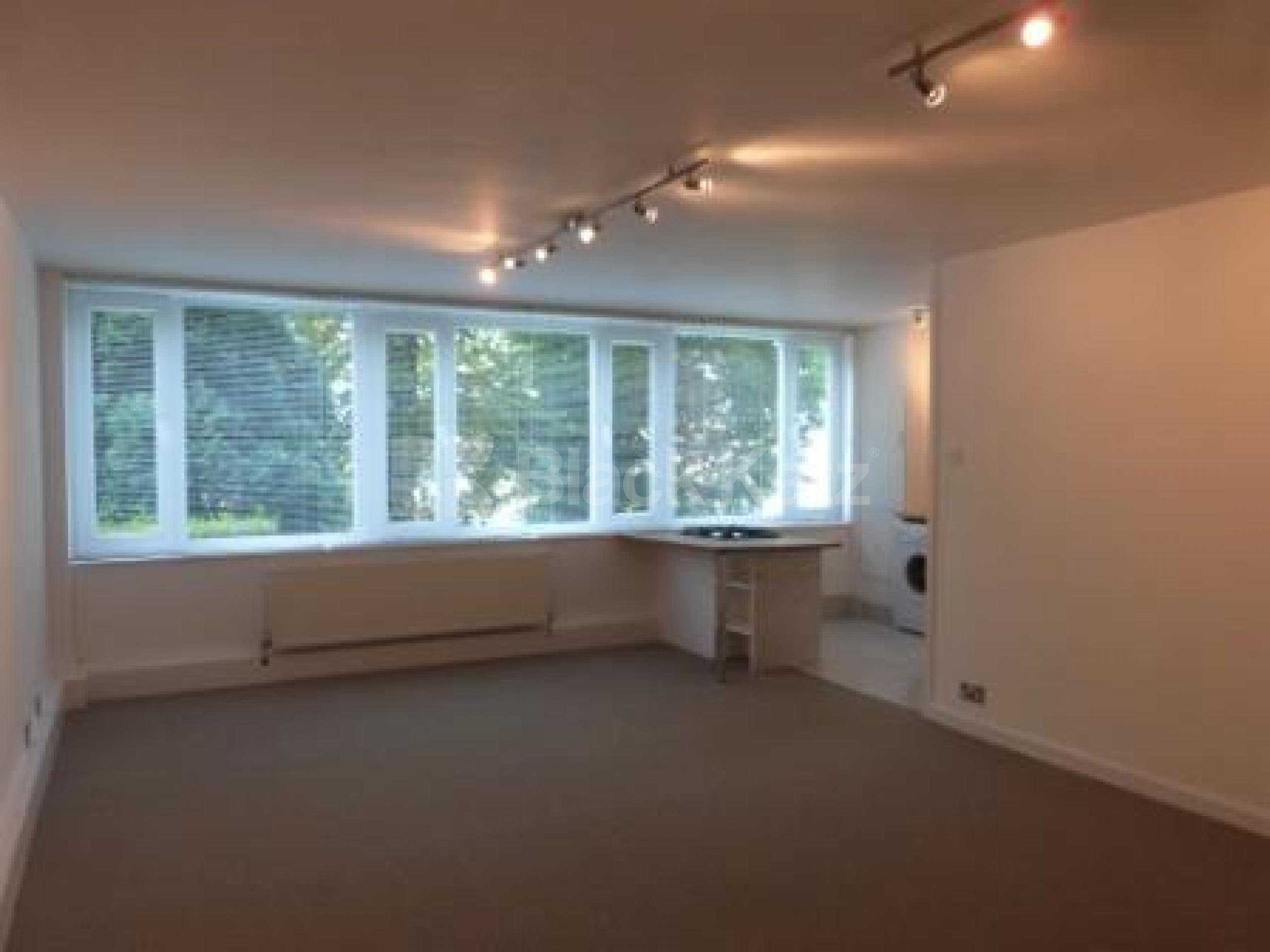 			NEW INSTRUCTION, Studio Apartment, 1 bath, 1 reception Flat			 Shepherds Hill, HIGHGATE N6 N6