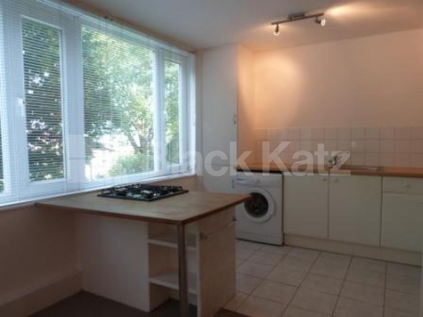 			NEW INSTRUCTION, Studio Apartment, 1 bath, 1 reception Flat			 Shepherds Hill, HIGHGATE N6