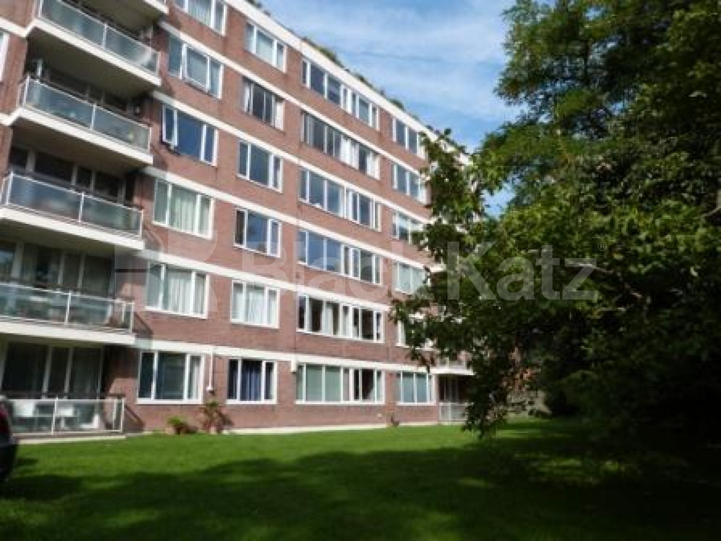 			NEW INSTRUCTION, Studio Apartment, 1 bath, 1 reception Flat			 Shepherds Hill, HIGHGATE N6