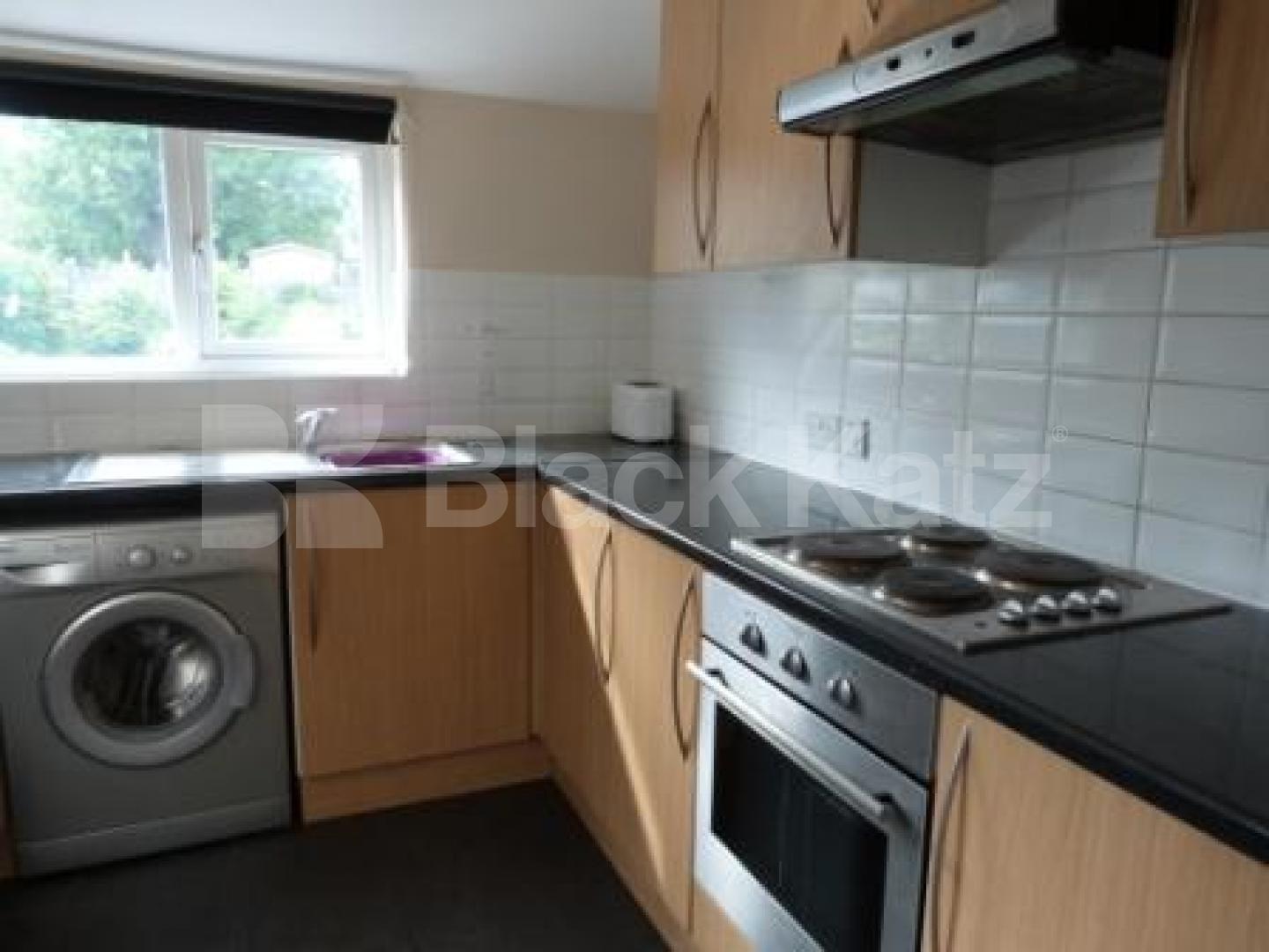 			5 Bedroom, 1 bath, 1 reception House			 Crescent Road, Alexandra Palace