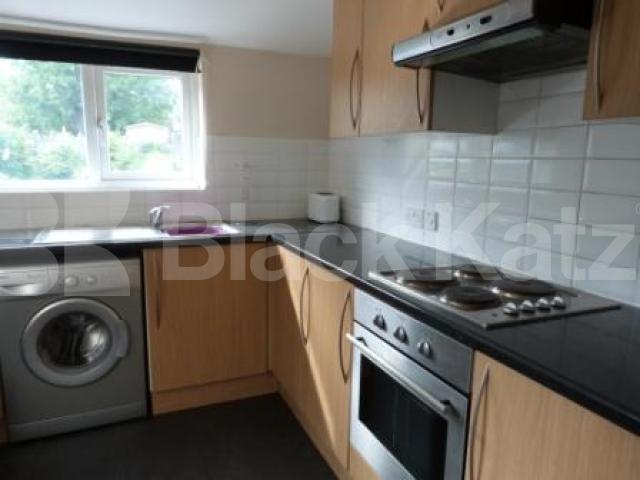 			5 Bedroom, 1 bath, 1 reception House			 Crescent Road, Alexandra Palace