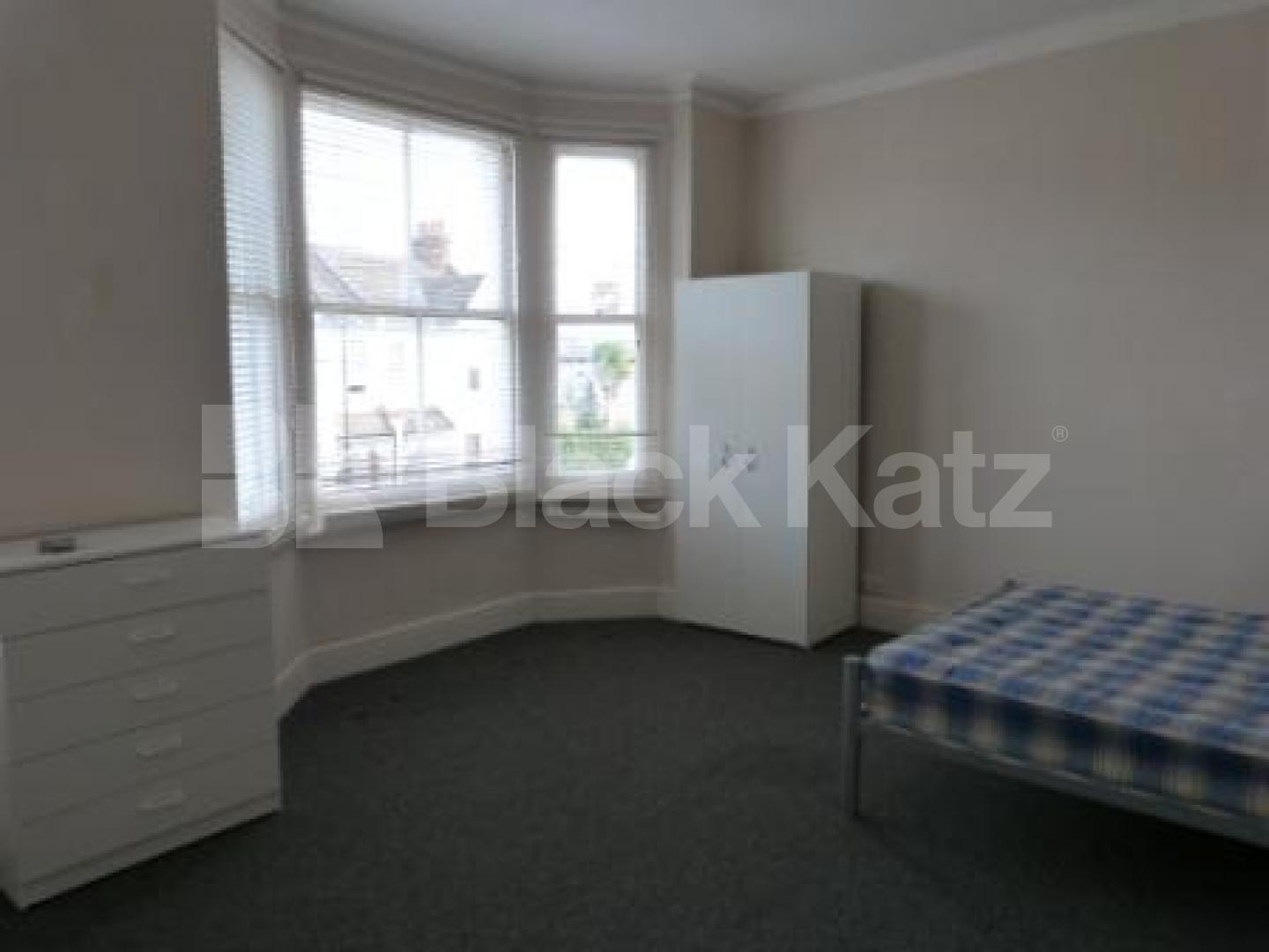 			5 Bedroom, 1 bath, 1 reception House			 Crescent Road, Alexandra Palace