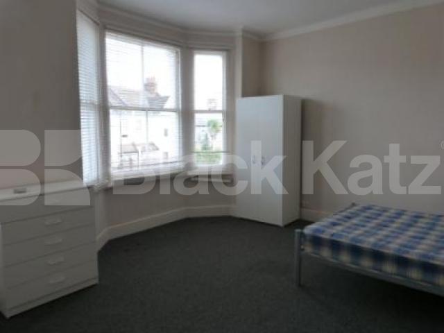 			5 Bedroom, 1 bath, 1 reception House			 Crescent Road, Alexandra Palace