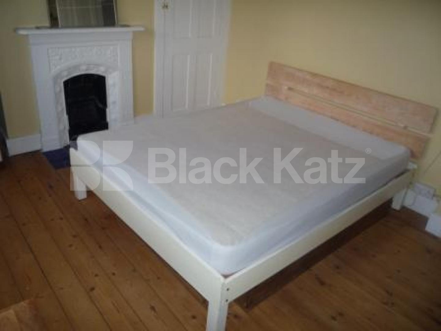 			4 Bedroom, 1 bath, 1 reception House			 Moffat Road, Palmers Green