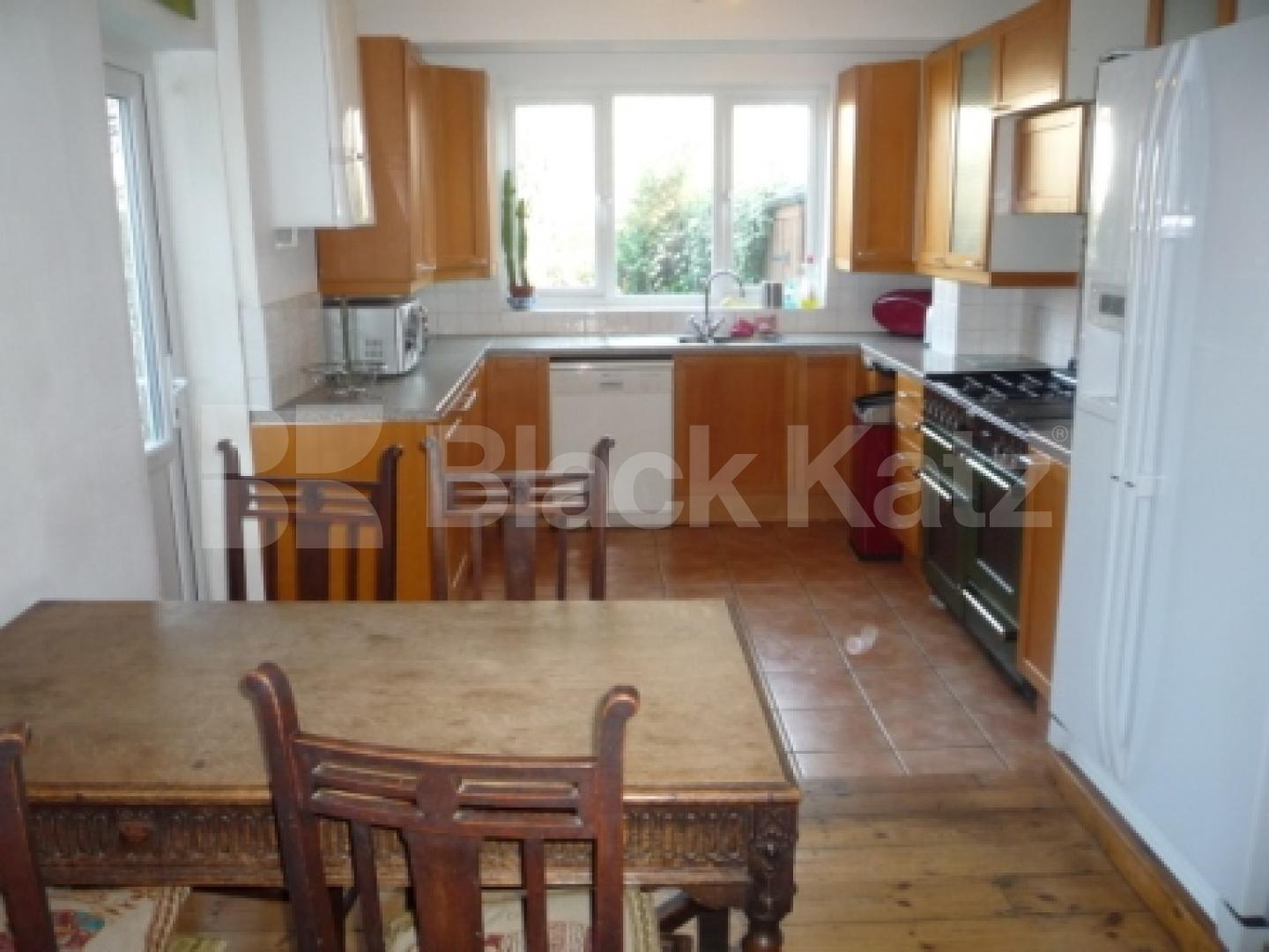 			4 Bedroom, 1 bath, 1 reception House			 Moffat Road, Palmers Green