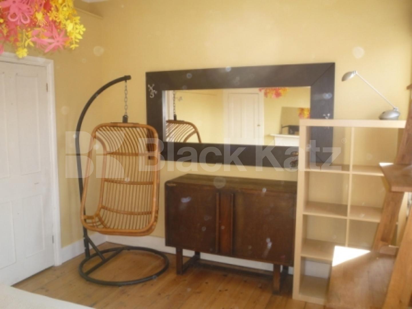 			4 Bedroom, 1 bath, 1 reception House			 Moffat Road, Palmers Green