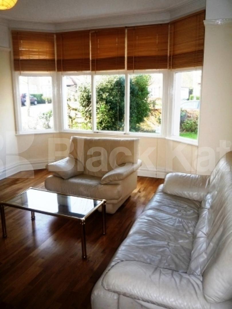 			5 Bedroom, 1 bath, 1 reception House			 Manor View, FINCHLEY CENTRAL