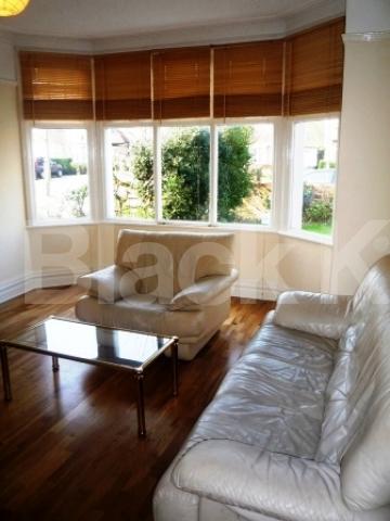 			5 Bedroom, 1 bath, 1 reception House			 Manor View, FINCHLEY CENTRAL
