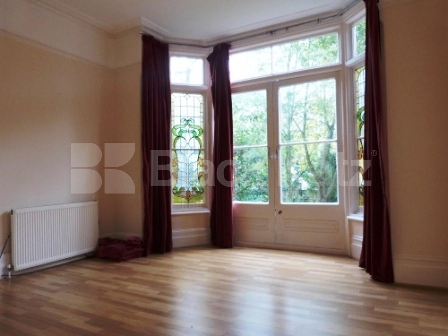 			MUST SEE, 2 Bedroom, 1 bath, 1 reception Ground Floor Flat			 Dukes Avenue, Muswell Hill