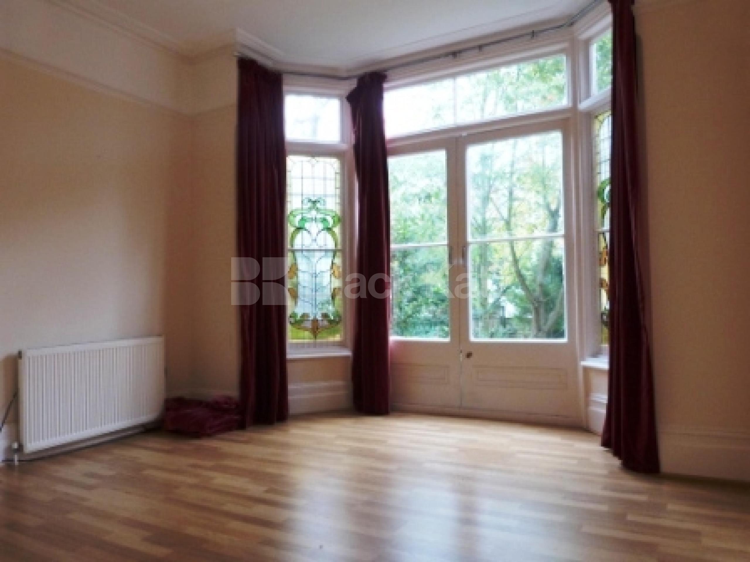 			MUST SEE, 2 Bedroom, 1 bath, 1 reception Ground Floor Flat			 Dukes Avenue, Muswell Hill N10