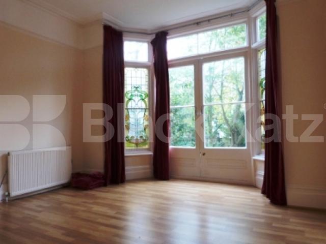 			MUST SEE, 2 Bedroom, 1 bath, 1 reception Ground Floor Flat			 Dukes Avenue, Muswell Hill