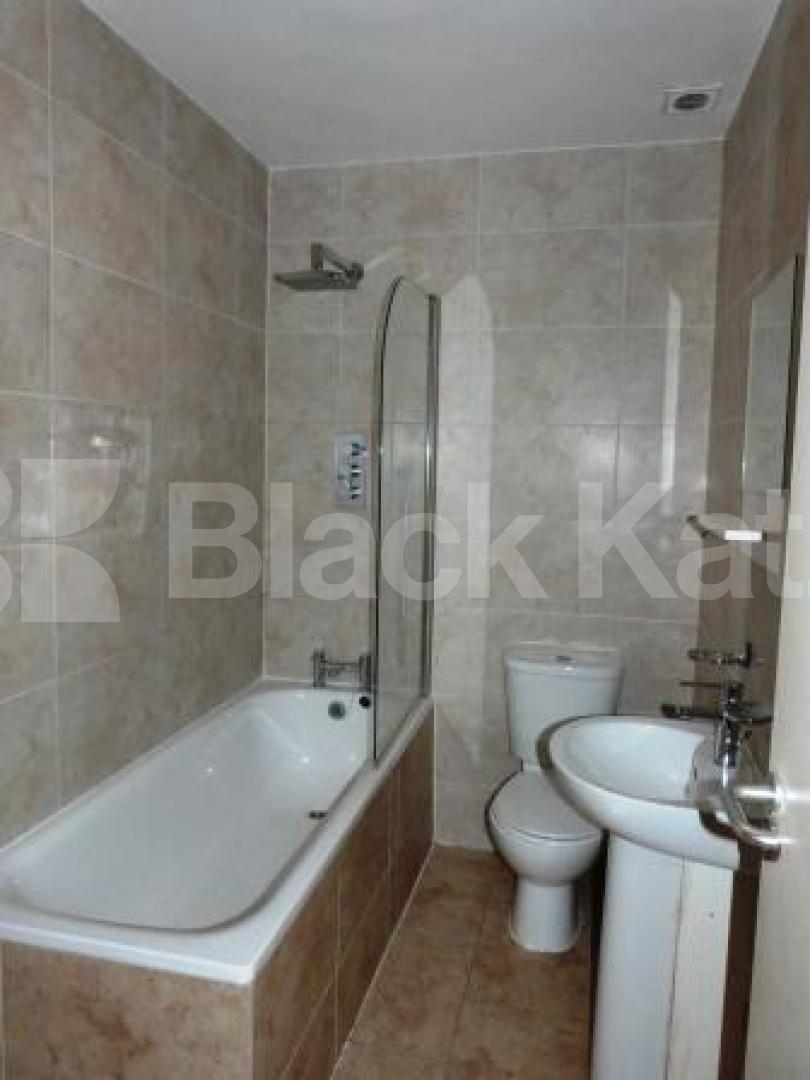 			MUST SEE, 2 Bedroom, 1 bath, 1 reception Ground Floor Flat			 Dukes Avenue, Muswell Hill