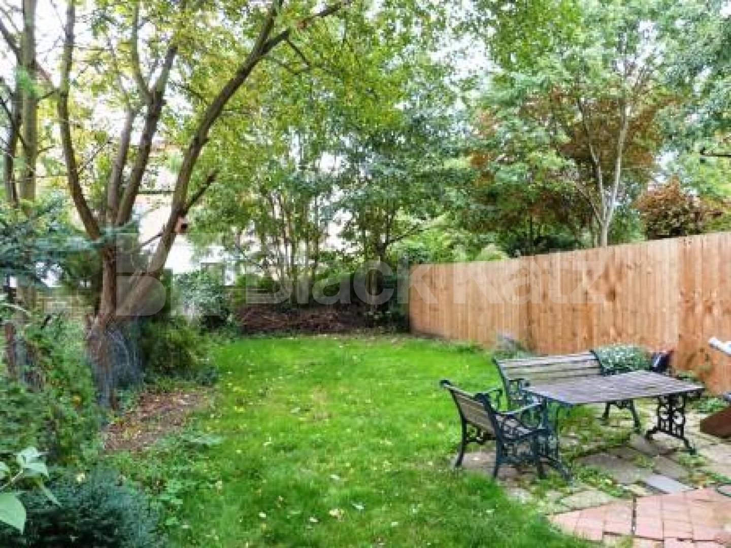 			MUST SEE, 2 Bedroom, 1 bath, 1 reception Ground Floor Flat			 Dukes Avenue, Muswell Hill