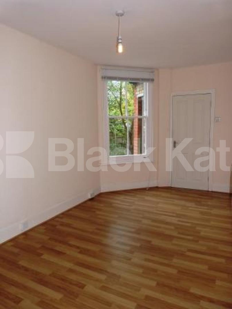 			MUST SEE, 2 Bedroom, 1 bath, 1 reception Ground Floor Flat			 Dukes Avenue, Muswell Hill