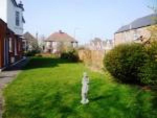 			4 Bedroom, 1 bath, 1 reception Flat			 Manor View, FINCHLEY CENTRAL