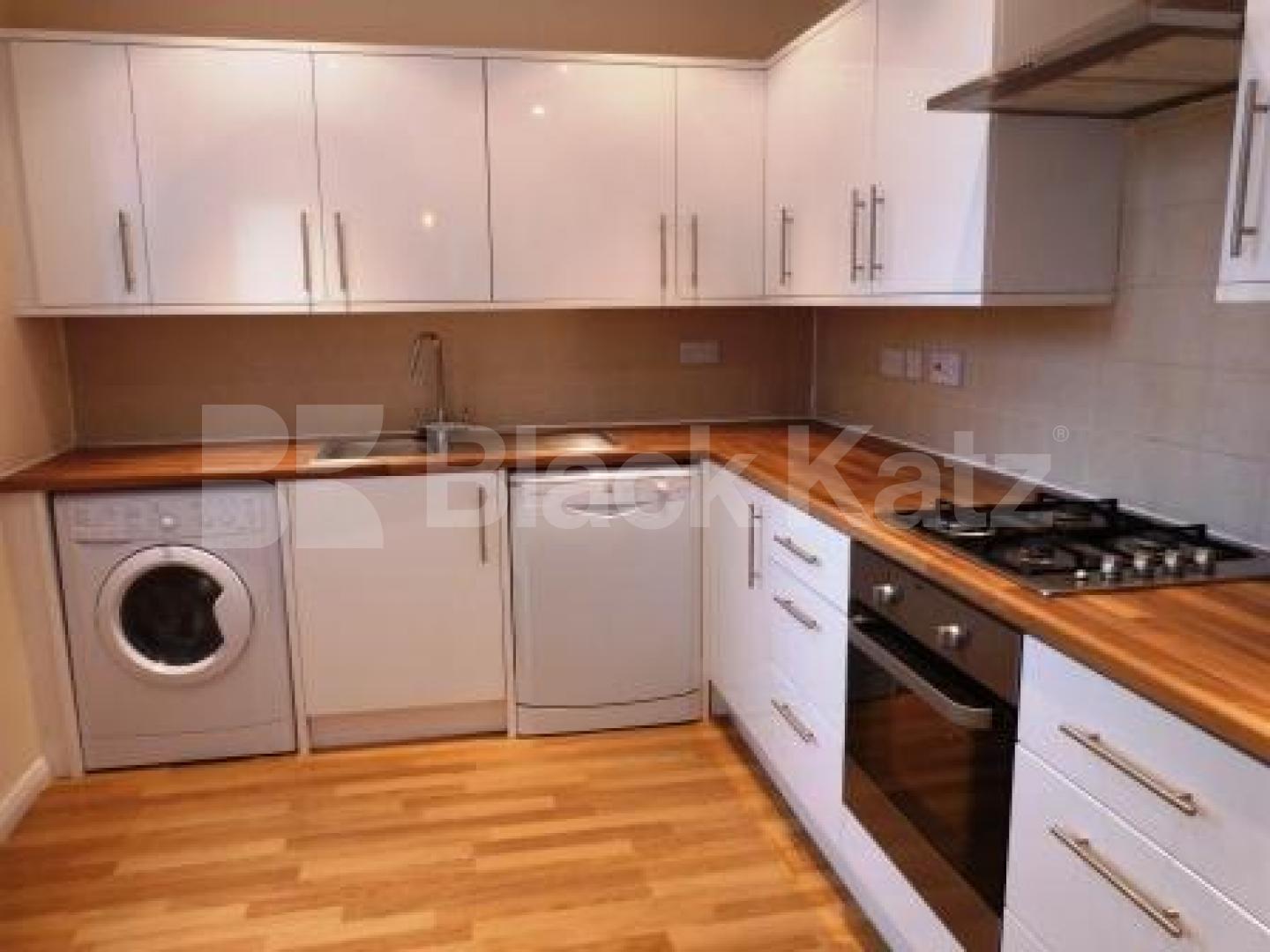			MUST SEE, 2 Bedroom, 1 bath, 1 reception Ground Floor Flat			 Dukes Avenue, Muswell Hill