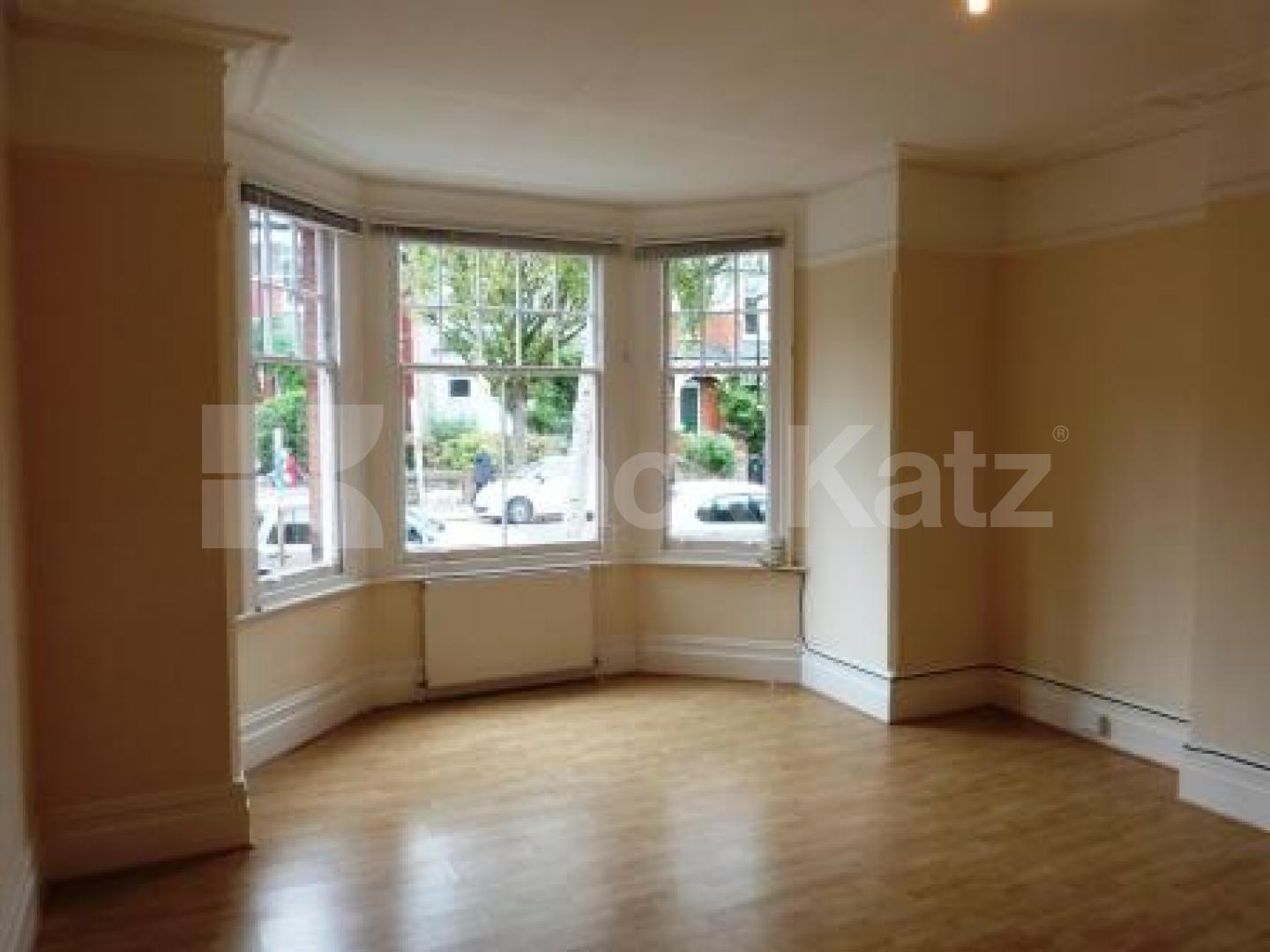 			MUST SEE, 2 Bedroom, 1 bath, 1 reception Ground Floor Flat			 Dukes Avenue, Muswell Hill