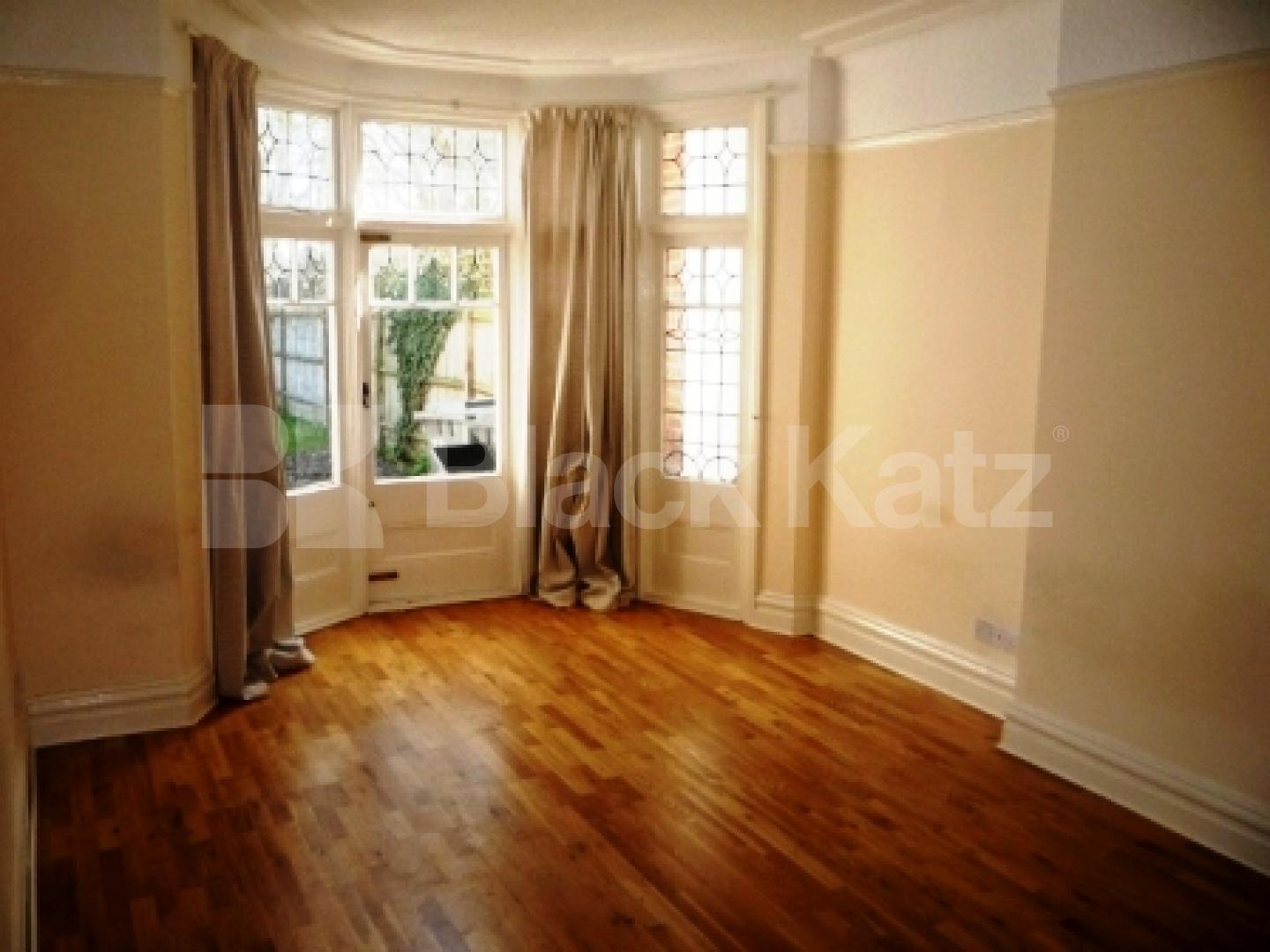 			5 Bedroom, 1 bath, 1 reception House			 Manor View, FINCHLEY CENTRAL