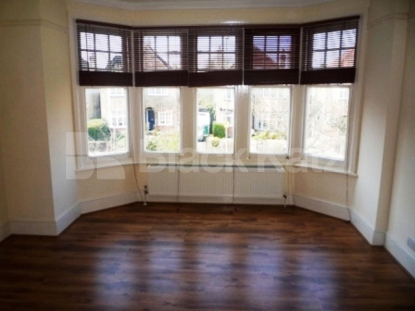 			5 Bedroom, 1 bath, 1 reception House			 Manor View, FINCHLEY CENTRAL