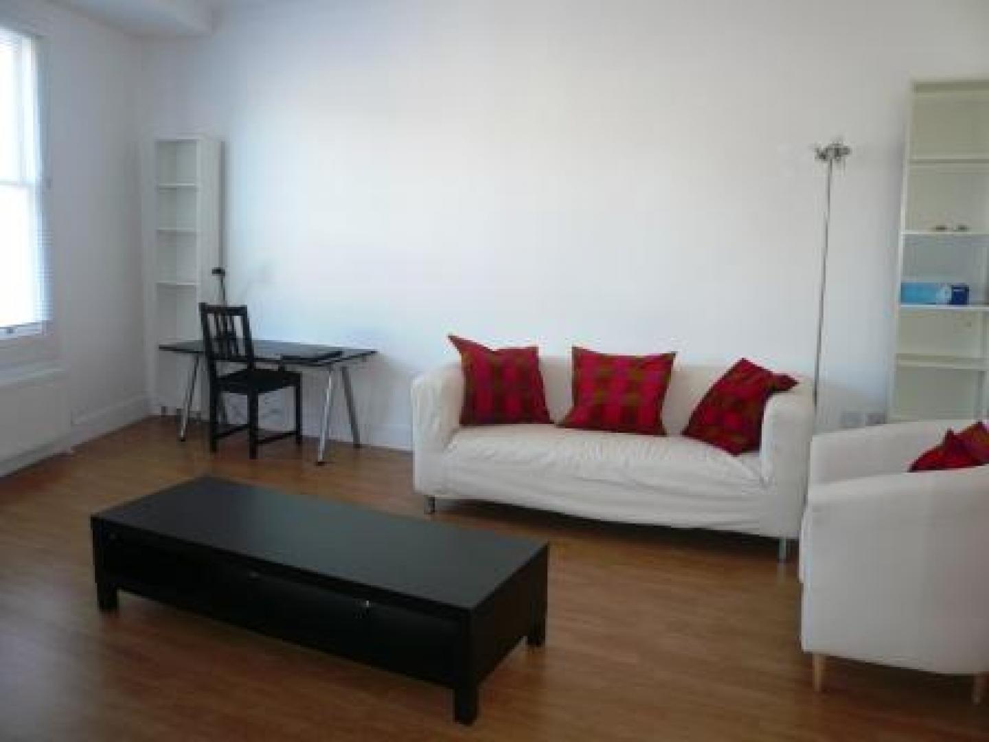 			1 Bedroom, 1 bath, 1 reception Flat			 Portobello Road, NOTTINGHILL/LADBROKE GROVE