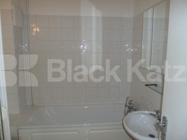 			2 BED 2 BATH WAREHOUSE APARTMENT, 2 Bedroom, 1 bath, 1 reception Flat			 BRITANNIA LOFTS-BANNER STREET, CLERKENWELL-OLD STREET-SHOREDITCH